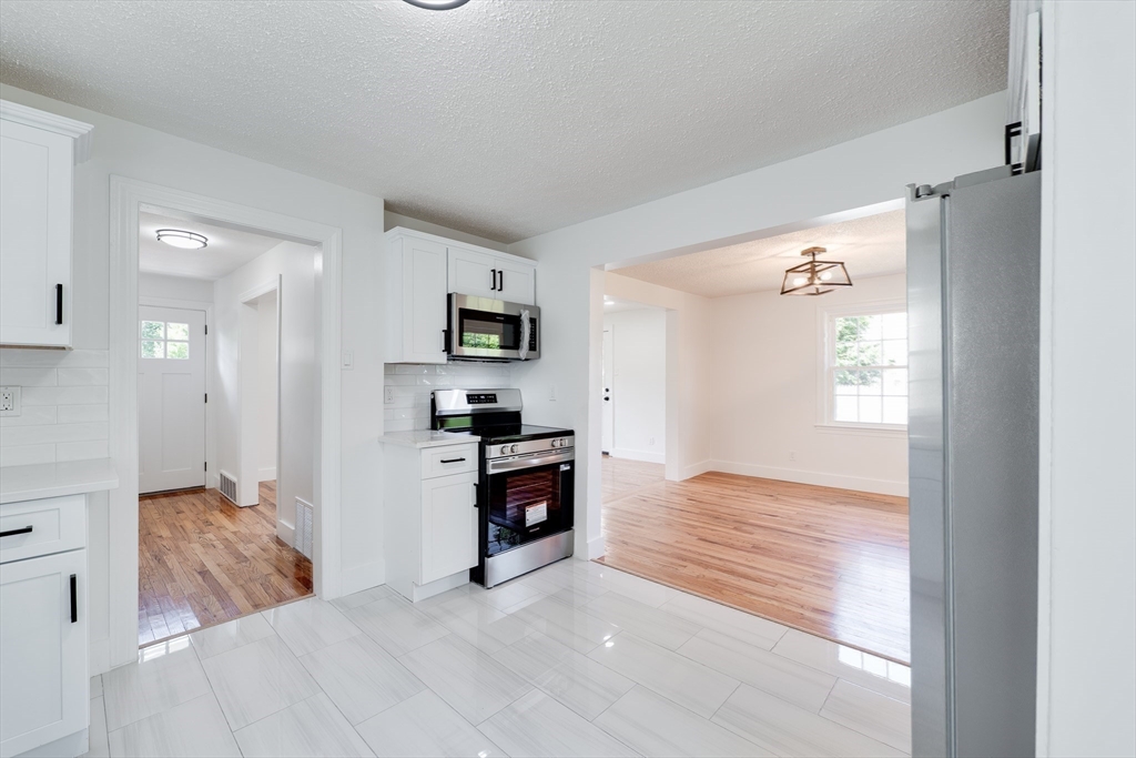 1386 Piper Road West Springfield, MA 01089 - Photo 10 of 39