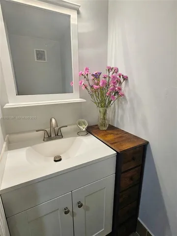 $2,750 | 10700 Northwest 7th Street, Unit 5A, Miami, FL 33172