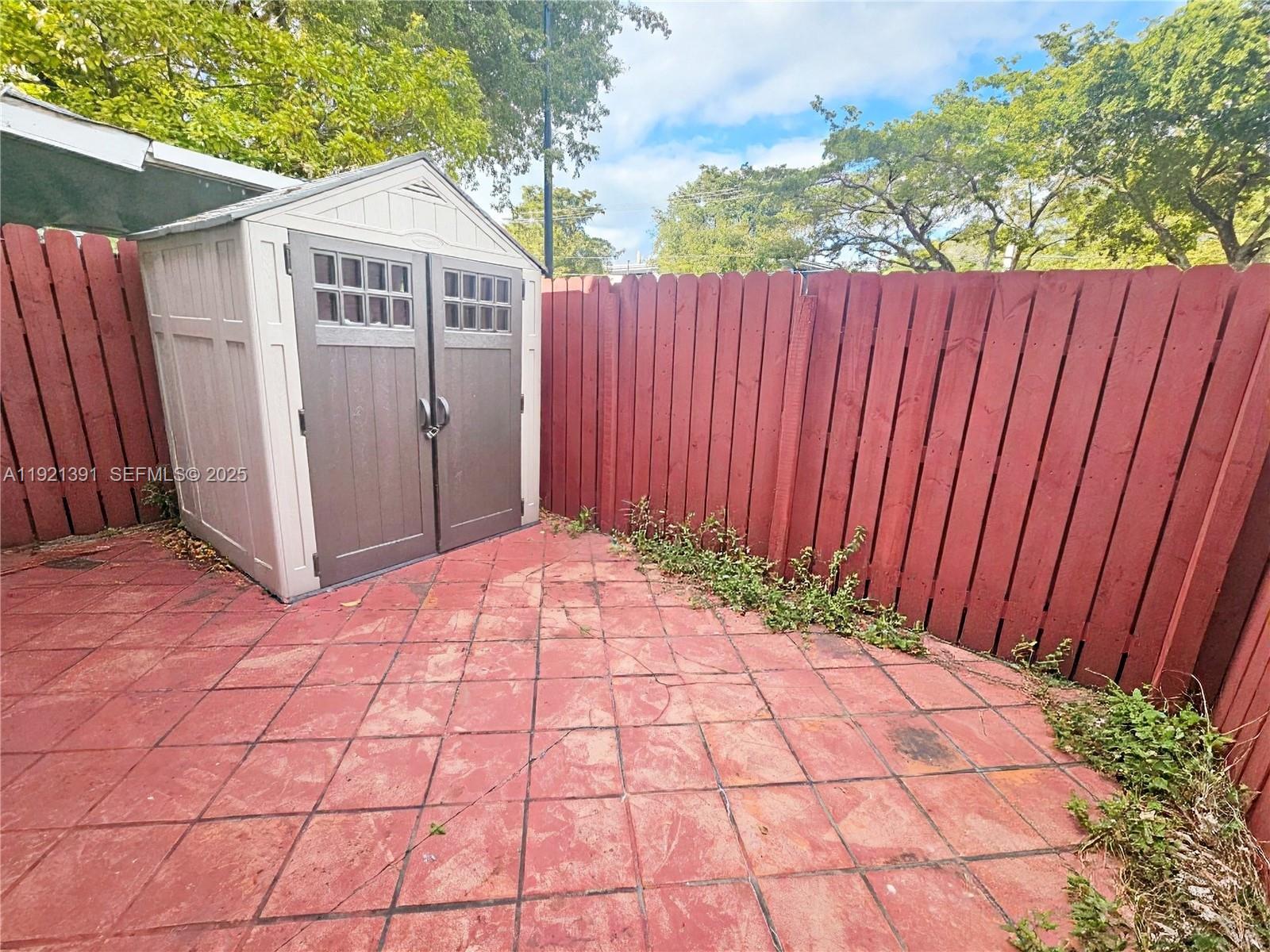 10700 Northwest 7th Street, Unit 5A Miami, FL 33172 - Photo 19 of 20 a backyard of a house