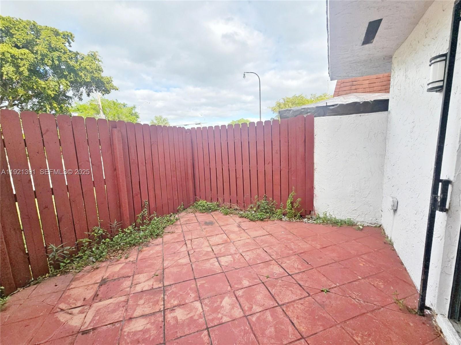 10700 Northwest 7th Street, Unit 5A Miami, FL 33172 - Photo 20 of 20 a backyard of a house