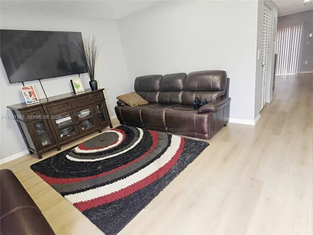 $2,750 | 10700 Northwest 7th Street, Unit 5A, Miami, FL 33172