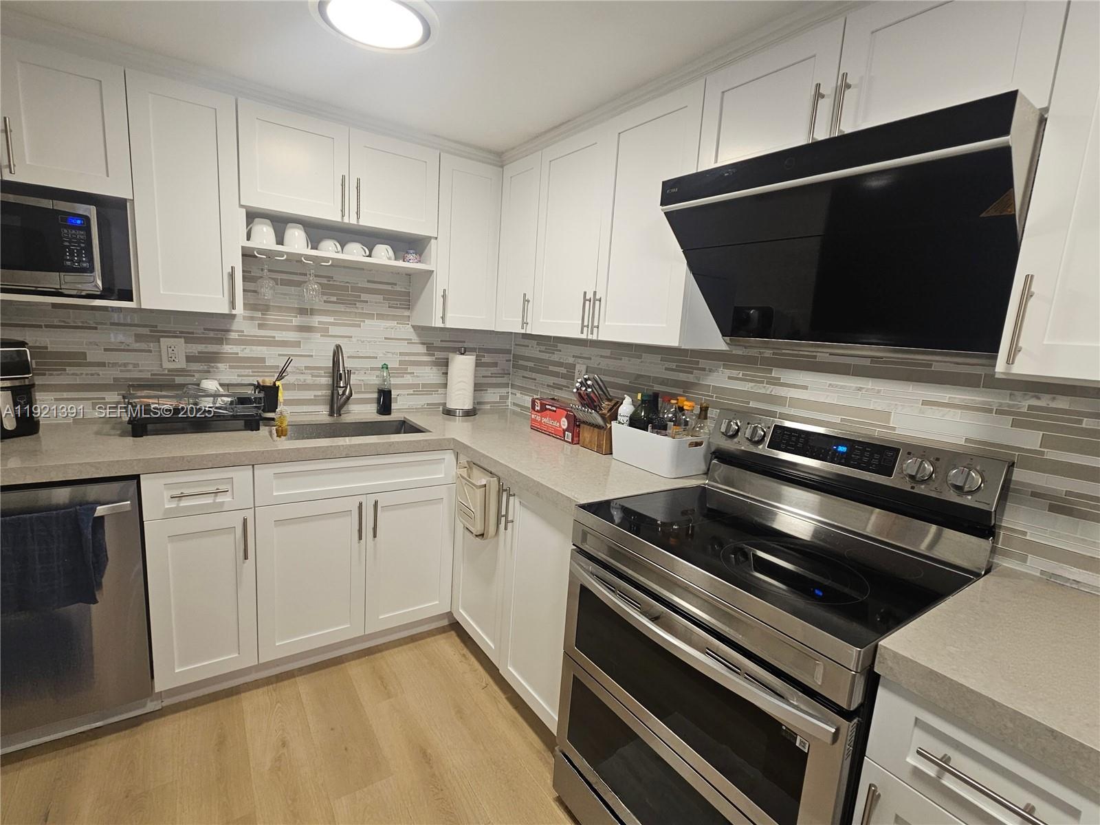 10700 Northwest 7th Street, Unit 5A Miami, FL 33172 - Photo 9 of 20 a kitchen with a stove and a microwave