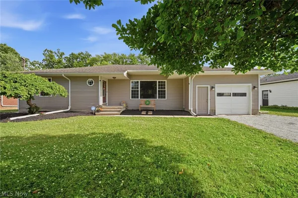 $259,900 | 734 Knollwood Drive, Ashtabula, OH 44004