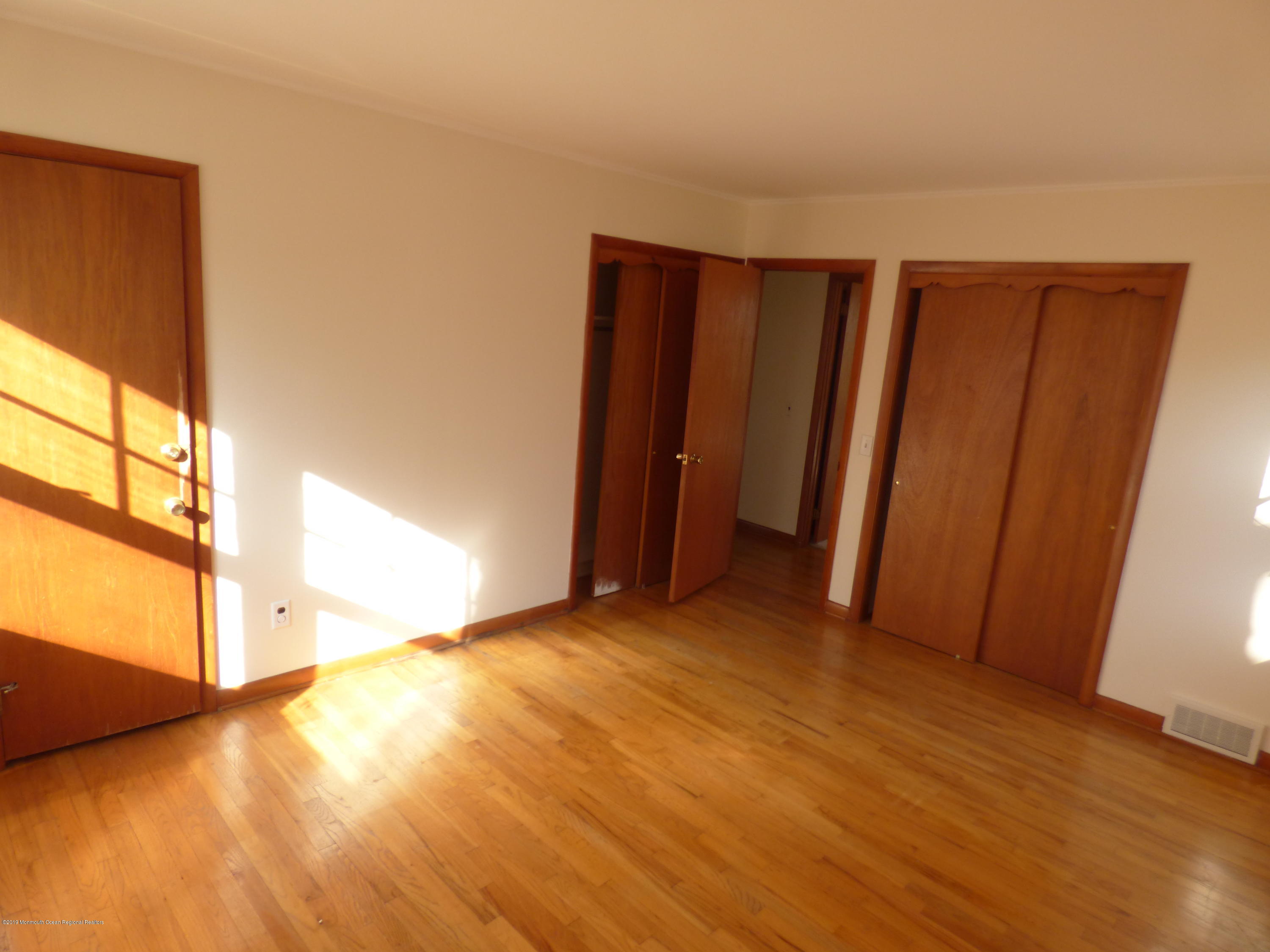 535 South Riverside Drive Neptune Township, NJ 07753 - Photo 15 of 24 P1040635