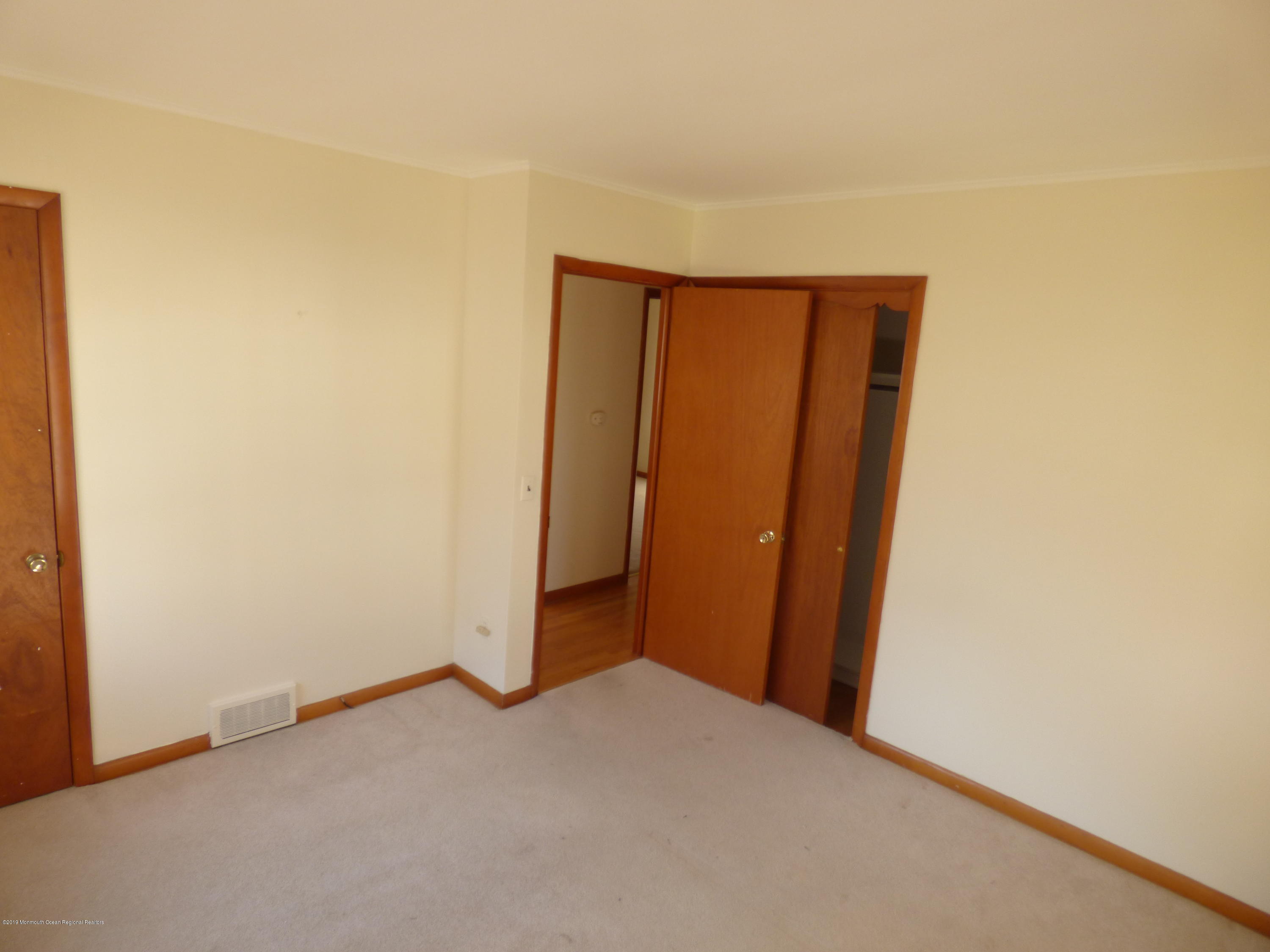 535 South Riverside Drive Neptune Township, NJ 07753 - Photo 18 of 24 P1040636