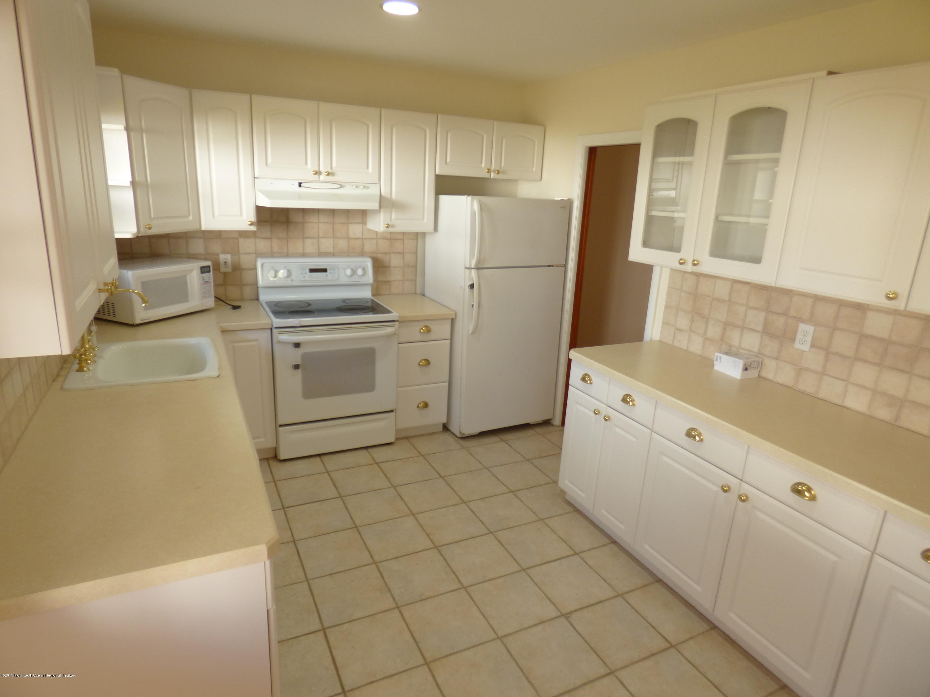 535 South Riverside Drive Neptune Township, NJ 07753 - Photo 7 of 24 P1040620