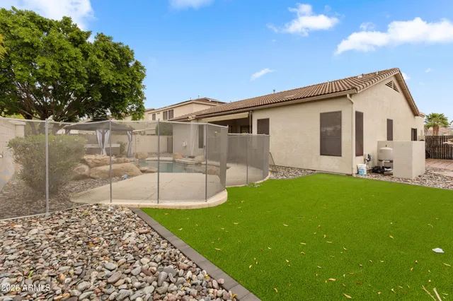a view of a house with backyard