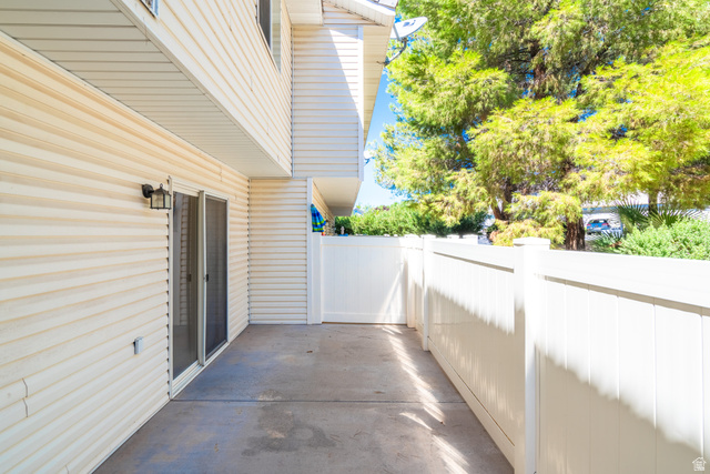 1735 West 540 North, Unit 1805 St. George, UT 84770 - Photo 33 of 64 Private concrete patio with white vinyl fencing