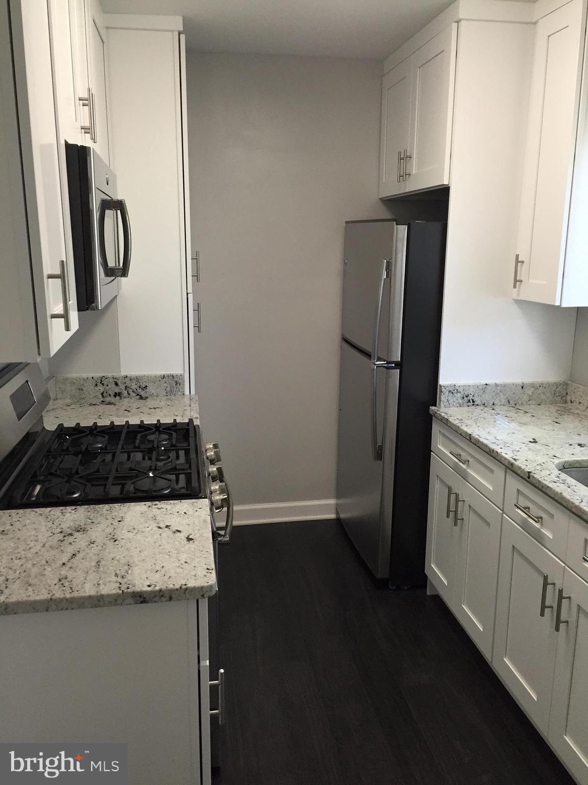 5354 Pooks Hill Road, Unit 302 Bethesda, MD 20814 - Photo 9 of 20 Granite & Stainless