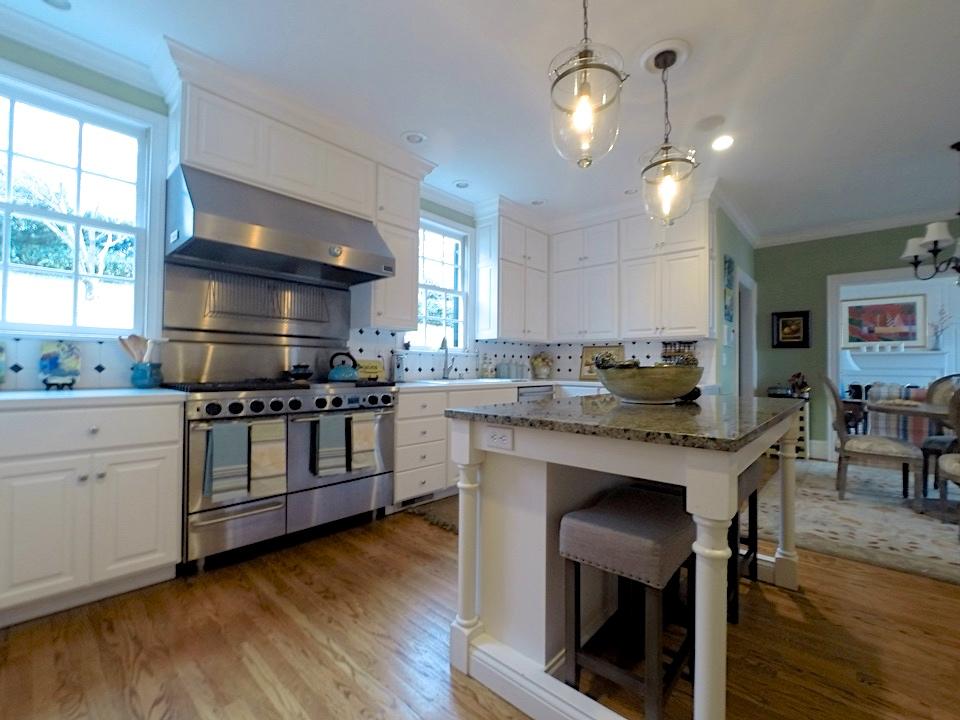 1643 Hillcrest Road Chattanooga, TN 37405 - Photo 2 of 33 Kitchen