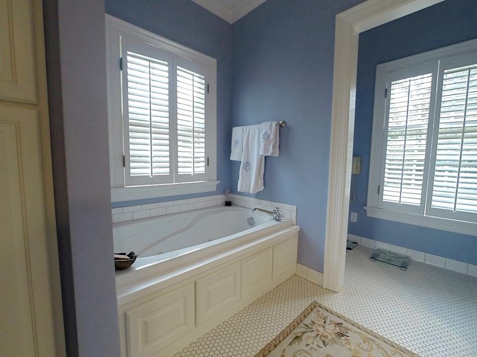 1643 Hillcrest Road Chattanooga, TN 37405 - Photo 11 of 33 Master Bath