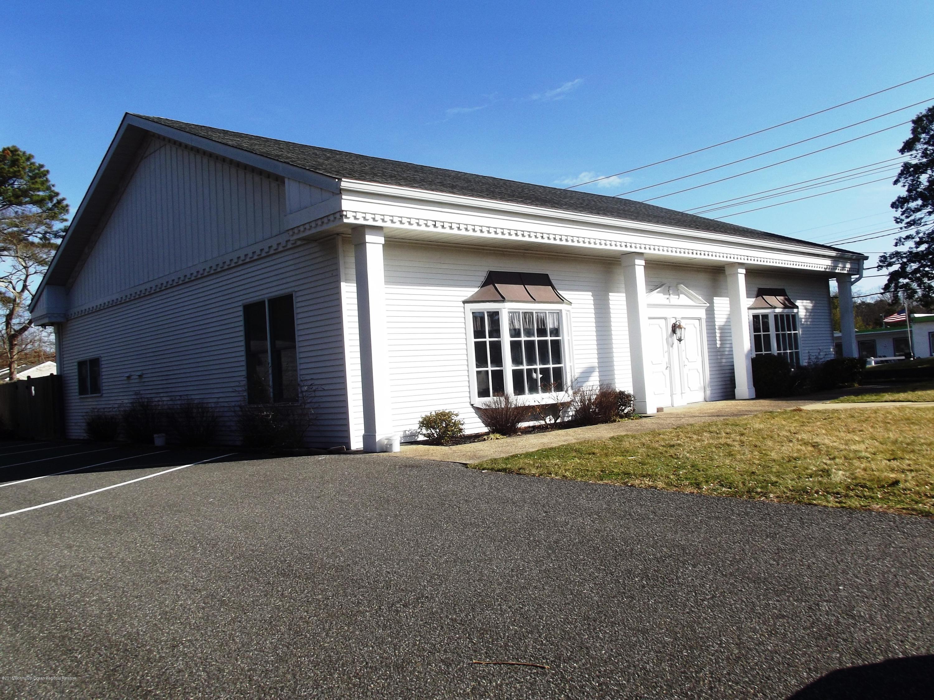 20 Holly Road West Creek, NJ 08092 - Photo 13 of 16 Clubhouse parking area