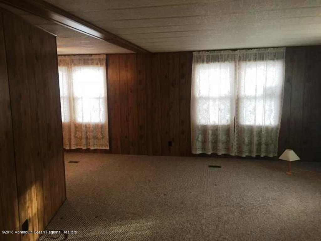 20 Holly Road West Creek, NJ 08092 - Photo 5 of 16 Living room