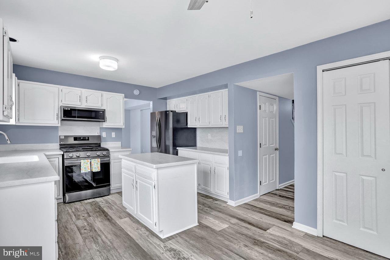 34 London Road Burlington, NJ 08016 - Photo 11 of 36 All new appliances