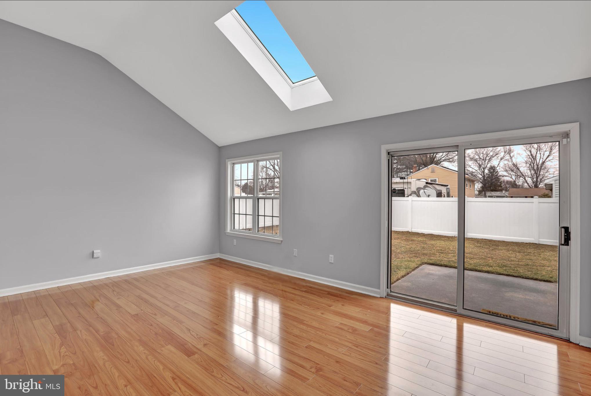 34 London Road Burlington, NJ 08016 - Photo 16 of 36 Den / TV Room