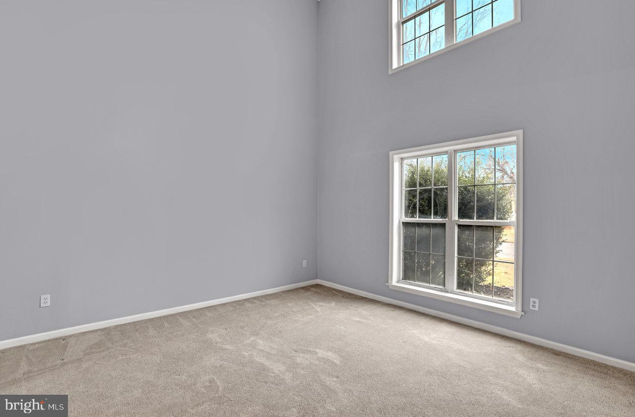 34 London Road Burlington, NJ 08016 - Photo 5 of 36 Living Room