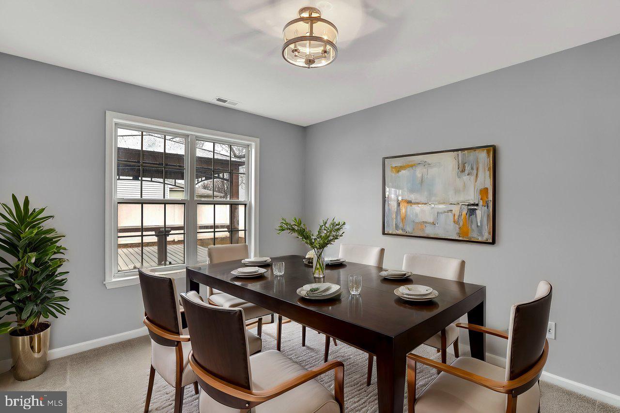 34 London Road Burlington, NJ 08016 - Photo 6 of 36 Virtually Staged Dining Room