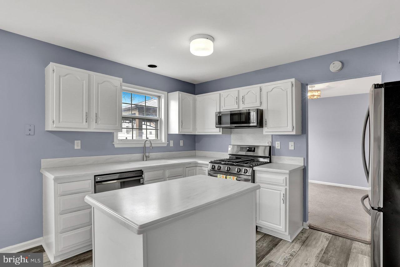 34 London Road Burlington, NJ 08016 - Photo 10 of 36 Kitchen