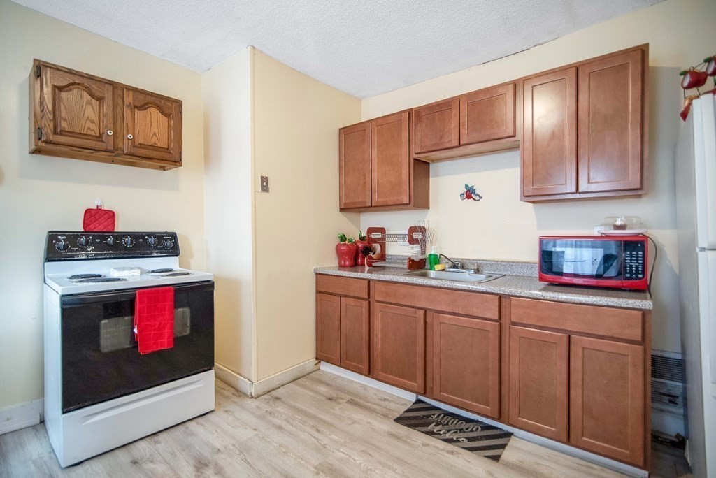 253-255 Mill Street Springfield, MA 01108 - Photo 6 of 26 Gallery Image 6