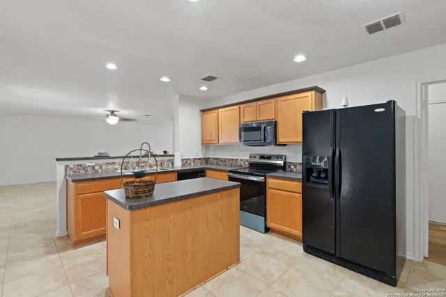 $294,500 | 501 Gatewood Briar, Cibolo, TX 78108