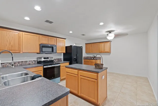 $294,500 | 501 Gatewood Briar, Cibolo, TX 78108