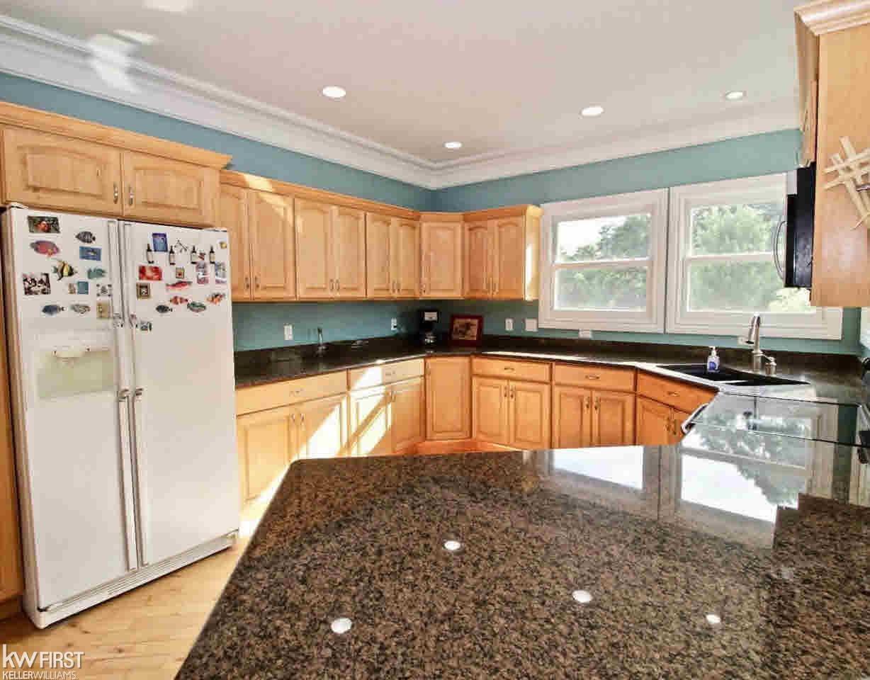 9147 Faussett Road Fenton, MI 48430 - Photo 13 of 58 21340961-12.JPG