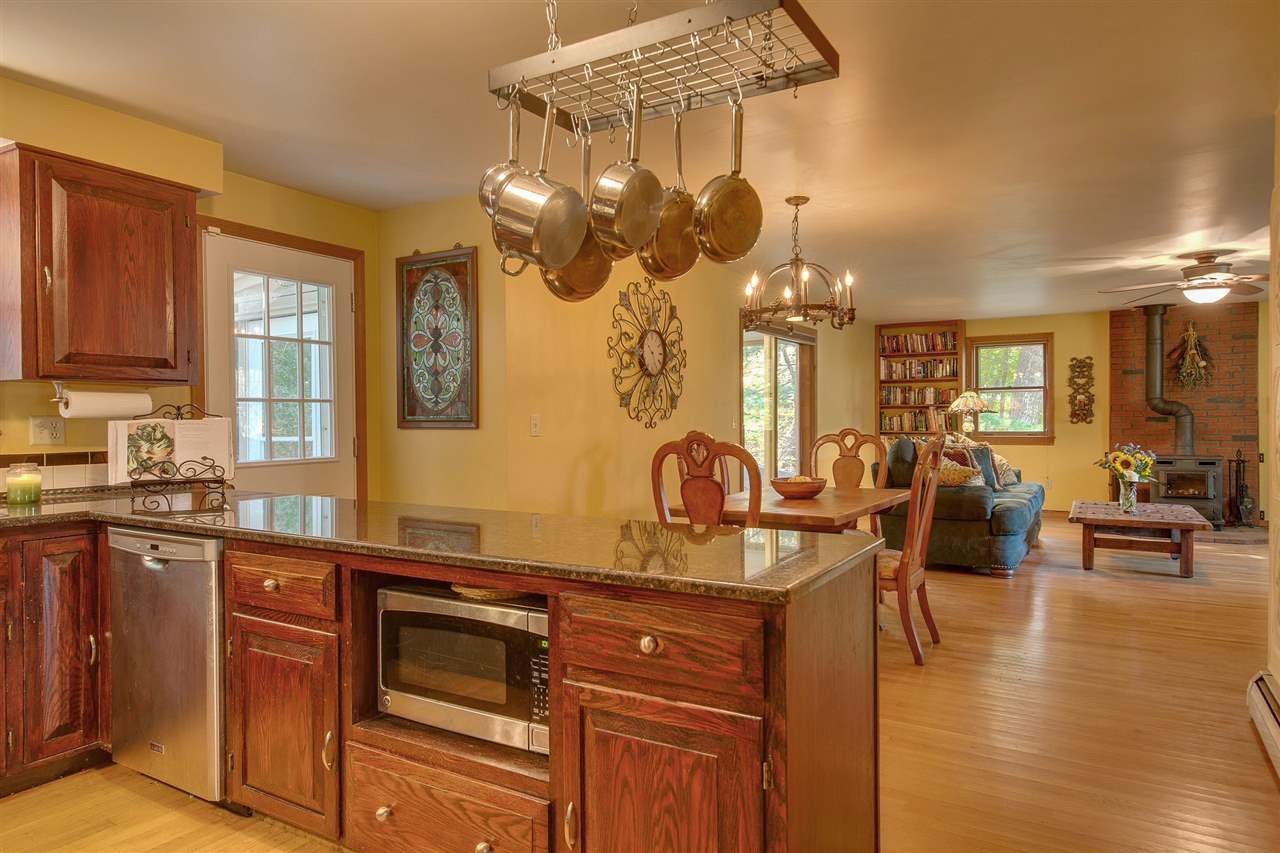 17 Pettingale Road Amherst, NH 03031 - Photo 3 of 29