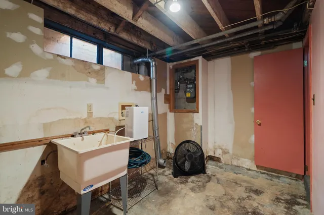 a view of an outdoor space