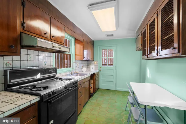 a kitchen that has a stove and a microwave