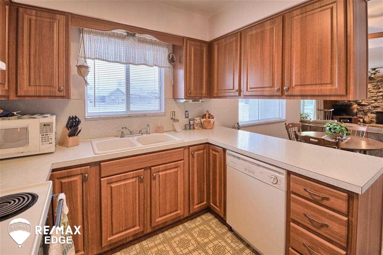 6318 East Potter Road Burton, MI 48509 - Photo 11 of 35 21425405-10.JPG