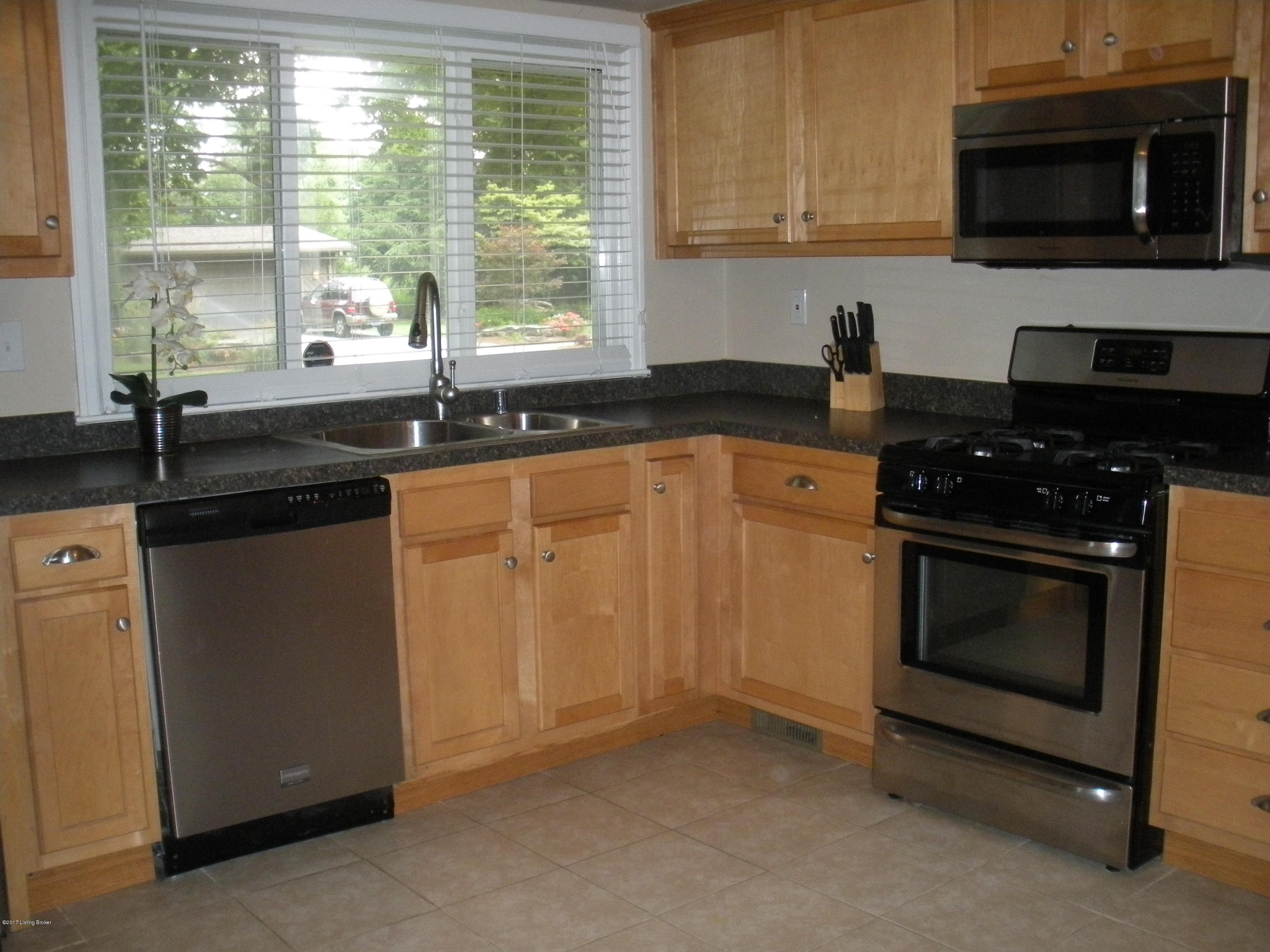 3142 Radiance Road Louisville, KY 40220 - Photo 9 of 28 Kitchen