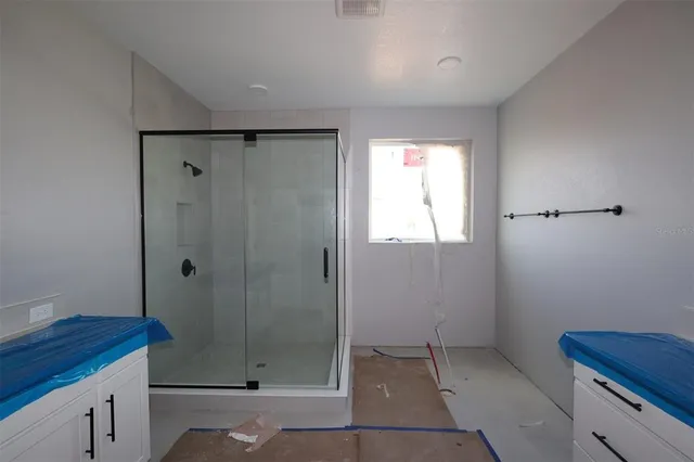 a view of an entryway with a livingroom