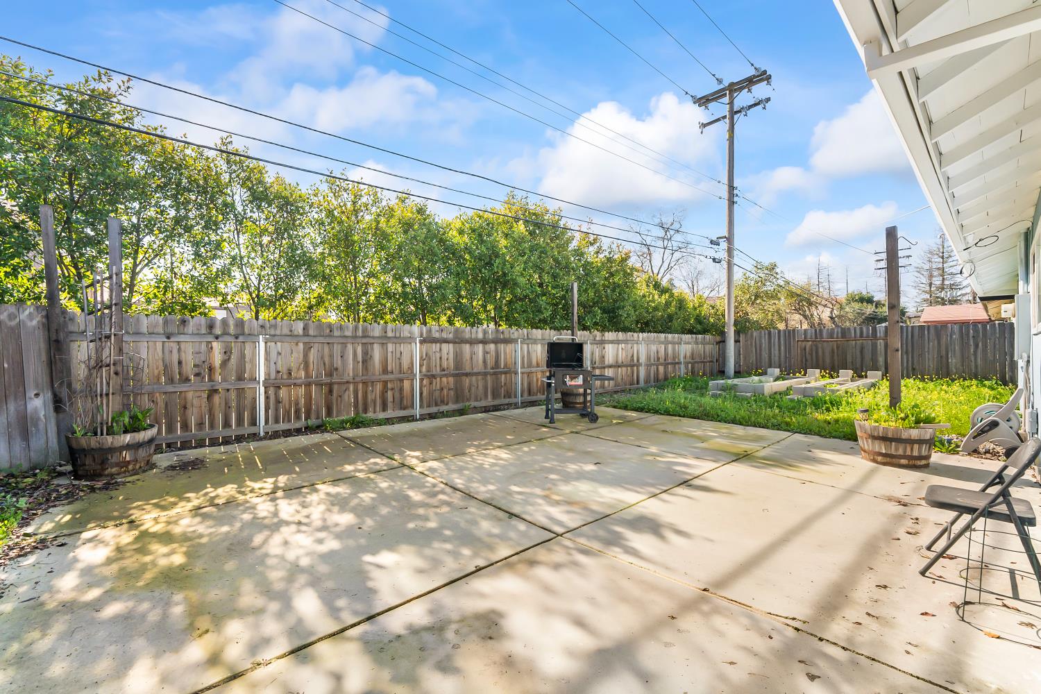 3620 Sean Drive Sacramento, CA 95821 - Photo 21 of 23 a view of a backyard with wooden fence