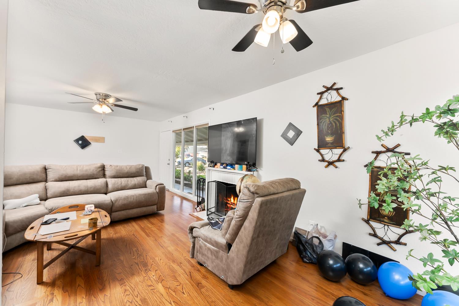 3620 Sean Drive Sacramento, CA 95821 - Photo 5 of 23 a living room with furniture and a flat screen tv