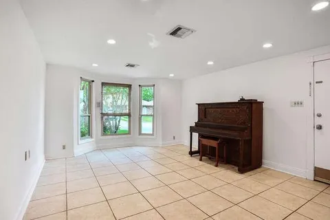 $420,000 | 419 West William David Parkway, Metairie, LA 70005