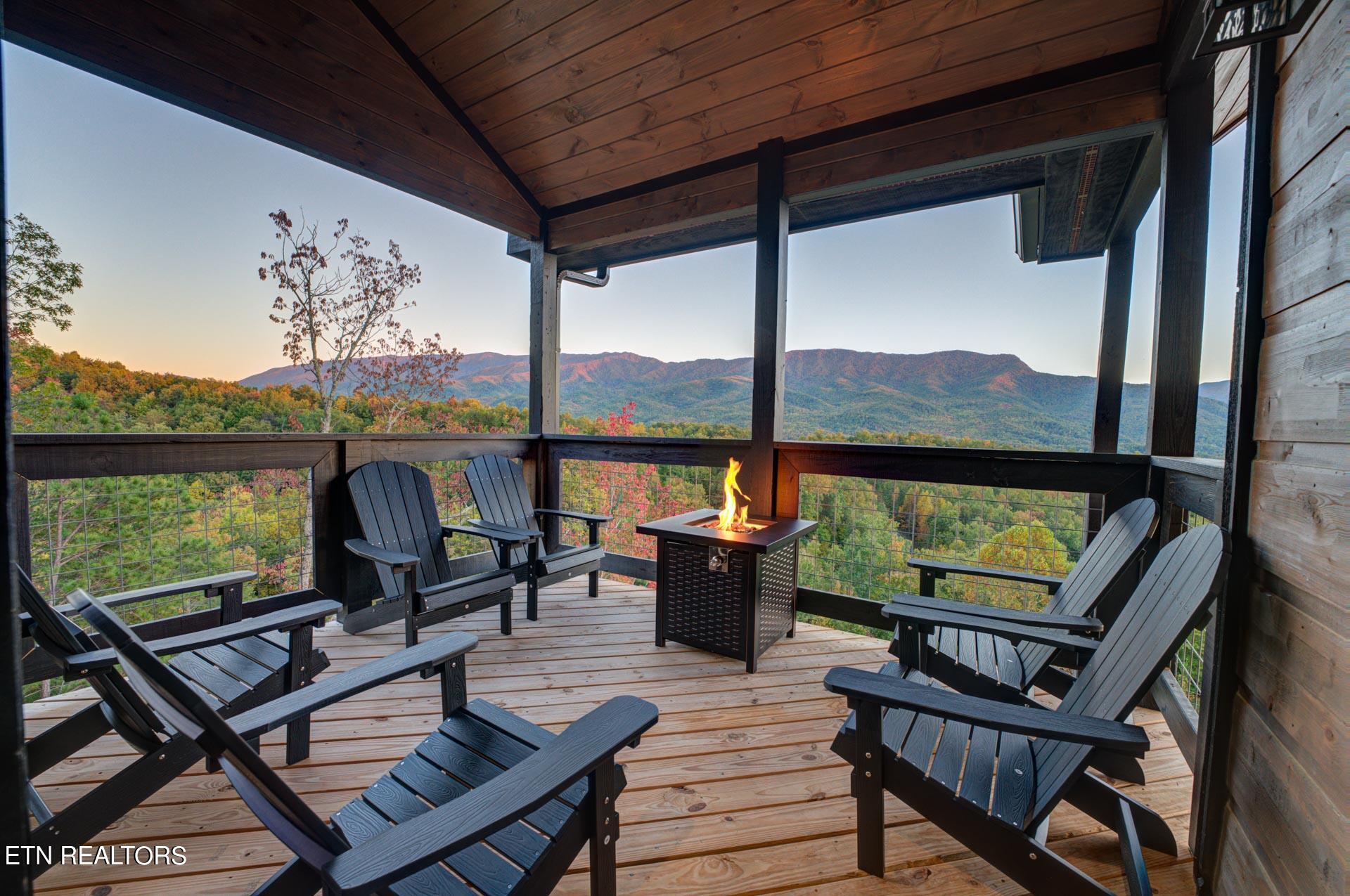 621 Big Bear Ridge Road Gatlinburg, TN 37738 - Photo 20 of 35 Deck