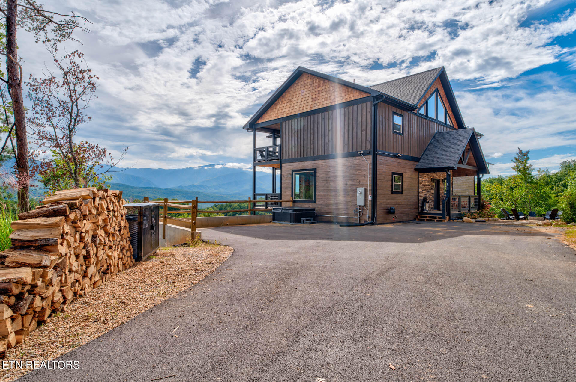 621 Big Bear Ridge Road Gatlinburg, TN 37738 - Photo 30 of 35 Parking