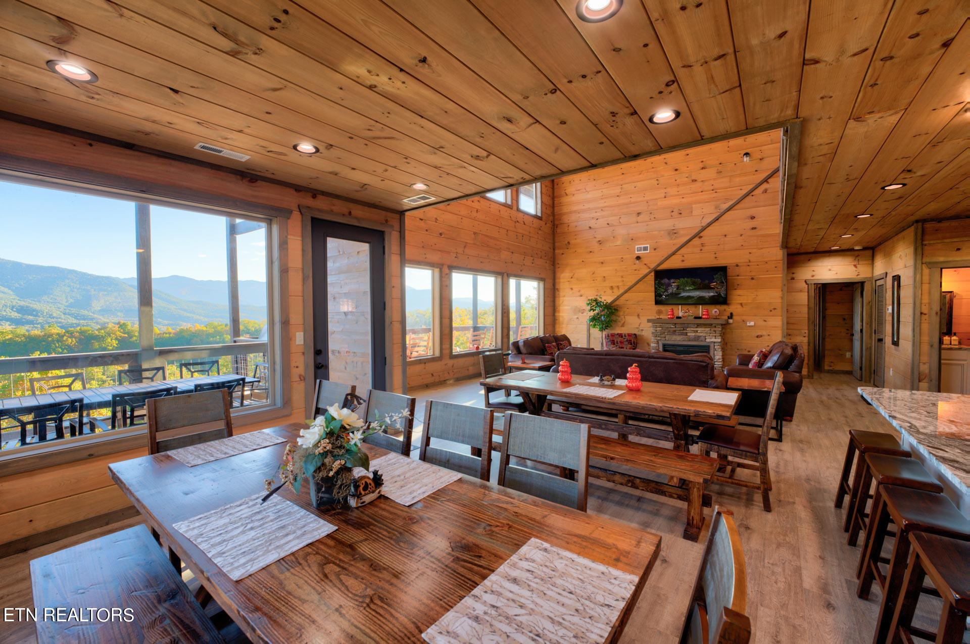 621 Big Bear Ridge Road Gatlinburg, TN 37738 - Photo 4 of 35 Living 2