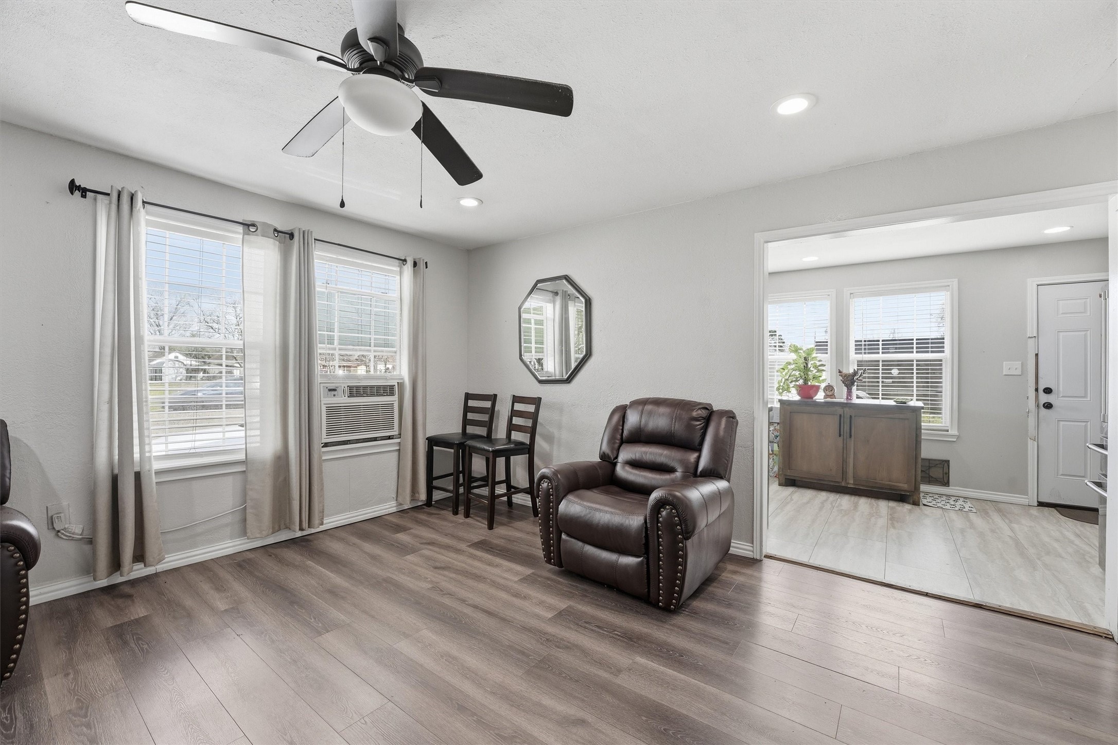 403 South Velasco Street Angleton, TX 77515 - Photo 6 of 25 a living room with furniture