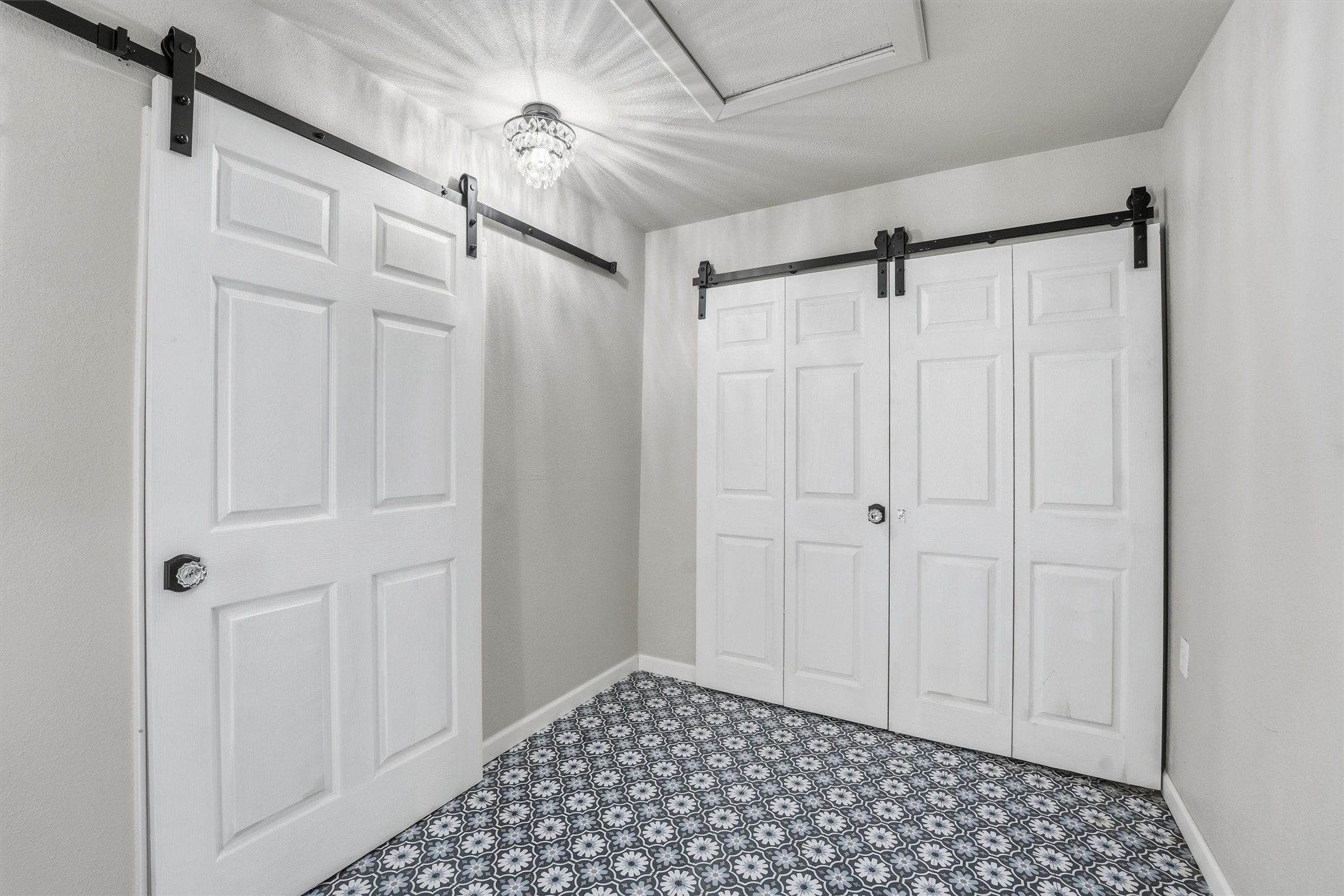 403 South Velasco Street Angleton, TX 77515 - Photo 10 of 25
