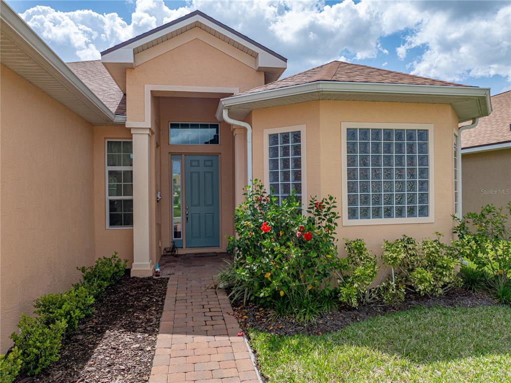 1124 Sawgrass Drive Winter Haven, FL 33859 - Photo 2 of 85 a front view of a house with garden