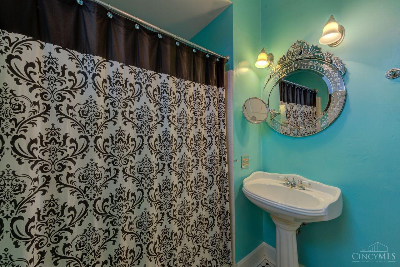 2136 Madison Road, Unit C Cincinnati, OH 45208 - Photo 22 of 33 Gallery Image 22