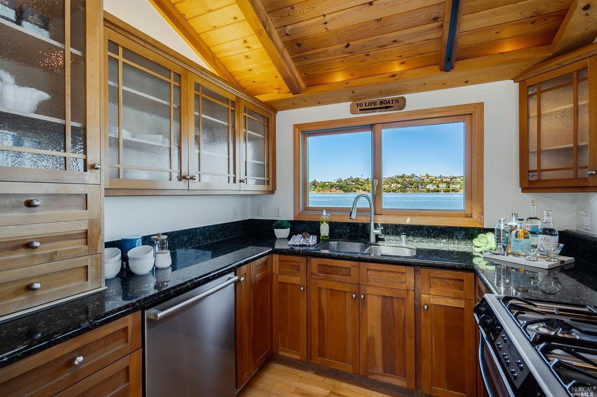 34 Gate 6 1/2 Road Sausalito, CA 94965 - Photo 20 of 33