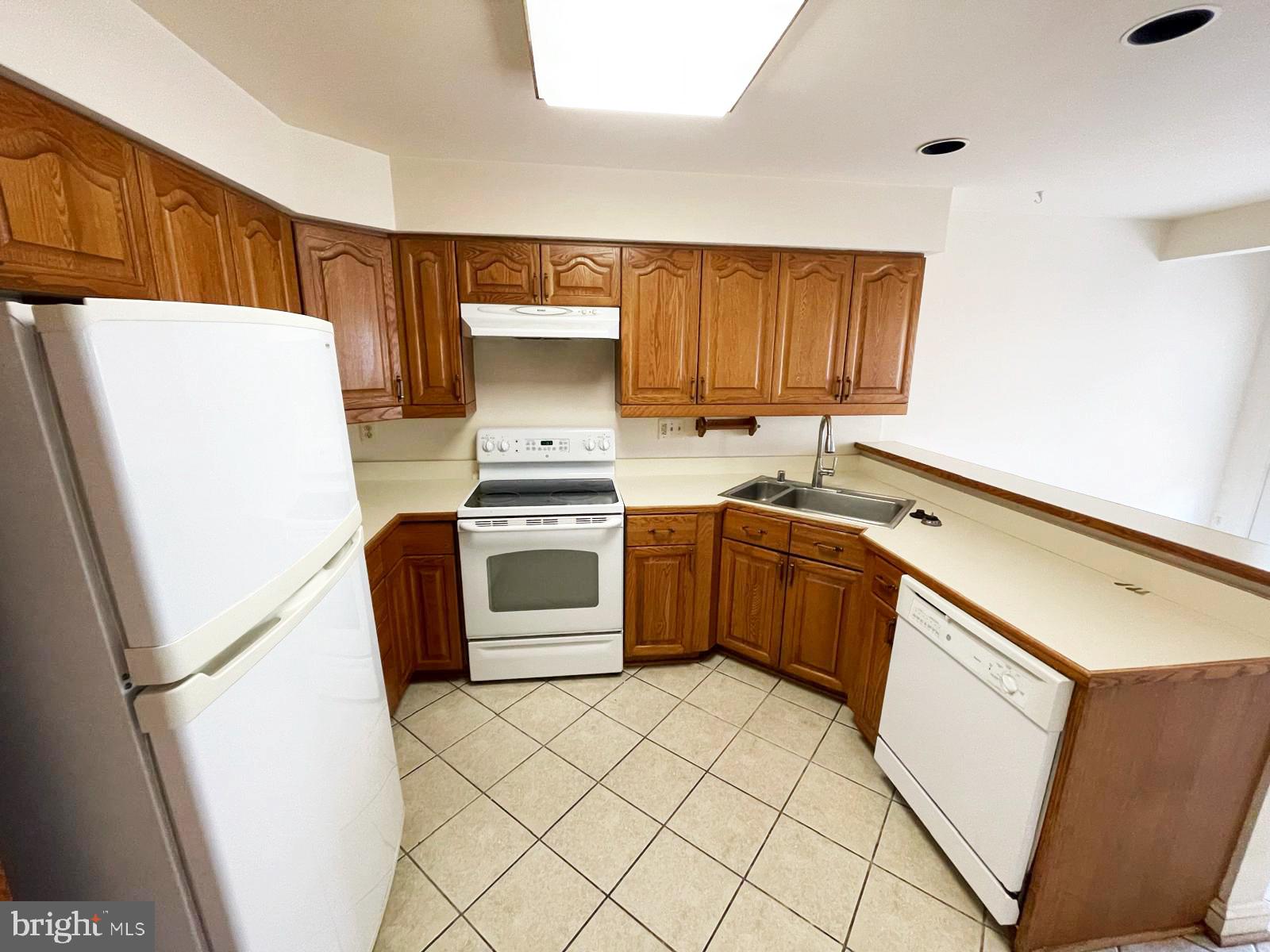 6510 Serenade Place Springfield, VA 22150 - Photo 8 of 29 a kitchen with a stove a refrigerator and a sink