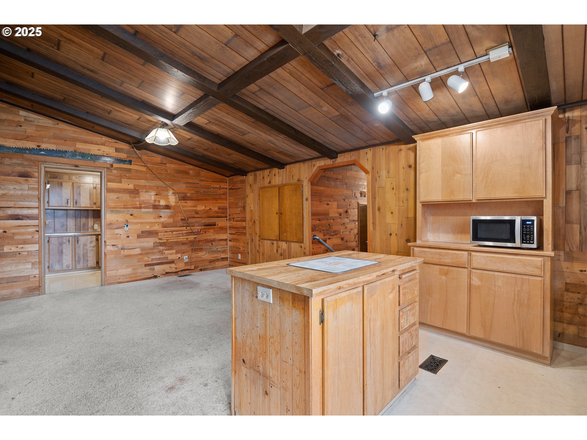 5209 Beagle Road White City, OR 97503 - Photo 12 of 48 a utility room with dryer and washer