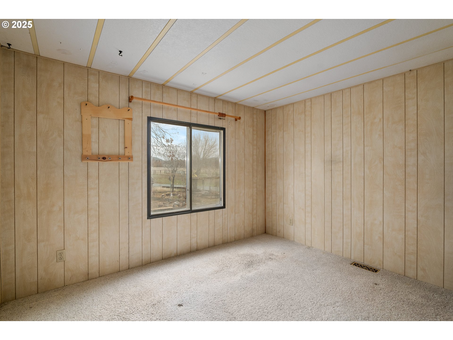 5209 Beagle Road White City, OR 97503 - Photo 20 of 48 a view of an empty room with a window