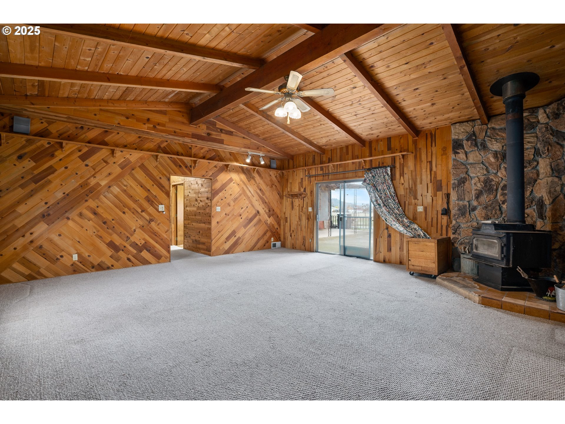5209 Beagle Road White City, OR 97503 - Photo 27 of 48 a view of an empty room