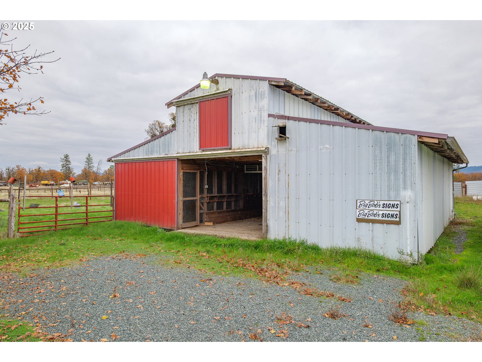 5209 Beagle Road White City, OR 97503 - Photo 38 of 48 a front view of a house with garden