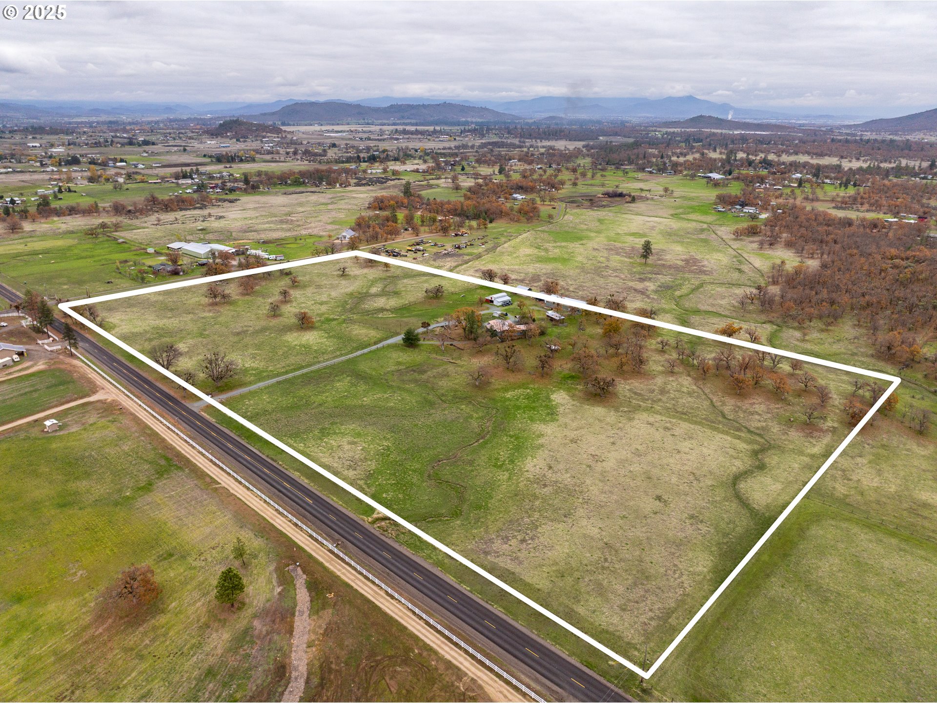 5209 Beagle Road White City, OR 97503 - Photo 46 of 48 a view of swimming pool