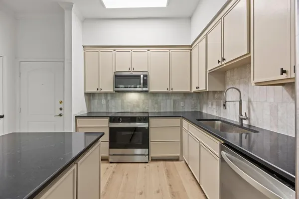 $298,900 | 3225 Turtle Creek Boulevard, Unit 122, Dallas, TX 75219